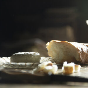 La table du paysan photo de Christophe Tardy photographe à Lyon et en région Auvergne Rhône Alpes photo issue du tournage du film Là où le temps s'est arrêté