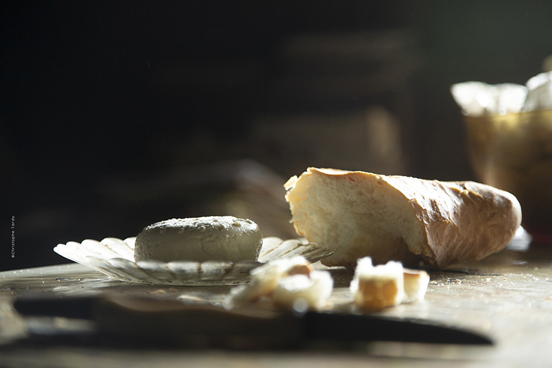 La table du paysan photo de Christophe Tardy photographe à Lyon et en région Auvergne Rhône Alpes photo issue du tournage du film Là où le temps s'est arrêté