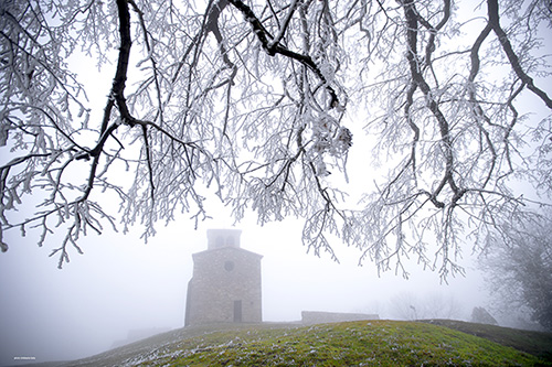 Photo paysage chapelle Saint Vincent Saint Laurent d'Agny Rhône France paysage photo Christophe Tardy photographe Lyon