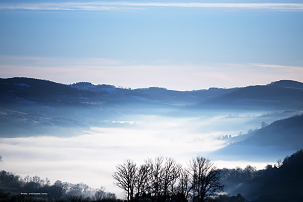 Photo paysage Brouillard vallée Monts du Lyonnais brouillard hiver photo Christophe Tardy Itiz Prod photographe lyon